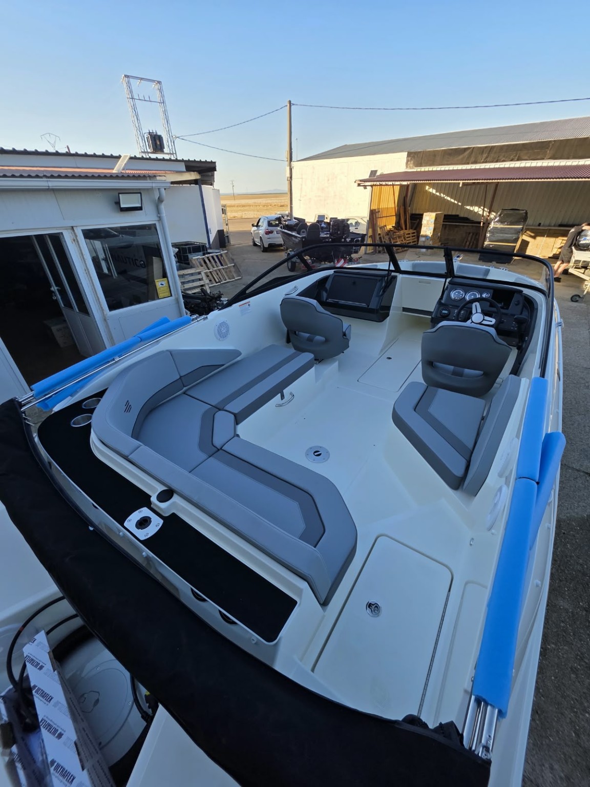 Bayliner V20 2027, fotografía 8